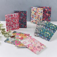 サムネイル:世界中で人気のリバティプリントを表紙に採用したテキスタイルノート