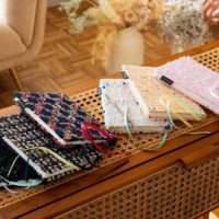 サムネイル：セミオーダーで、2色のリボンしおりを自由にお選びいただけます。